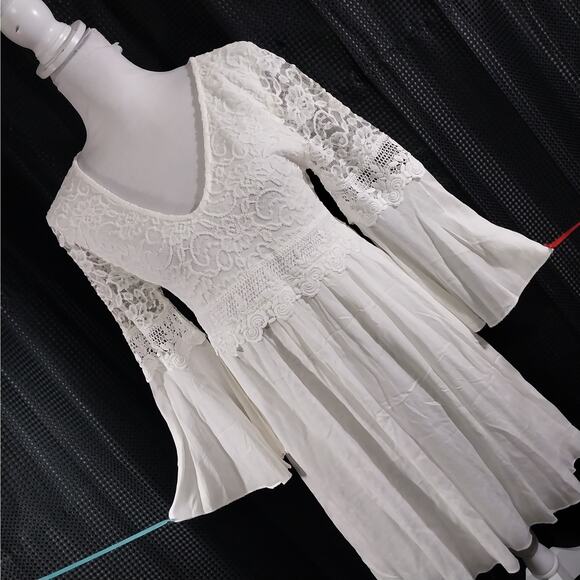 NWOT! EASEL! PUREST WHITE PRINCESS CUT, BELL SLEEVE, LACE BODICE DRESS! SZ L - Picture 12 of 12